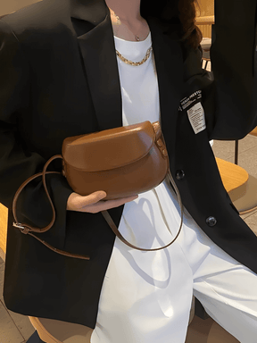 Bolsa Feminina em Couro PU com Design Arredondado e Alça Regulável – Odete