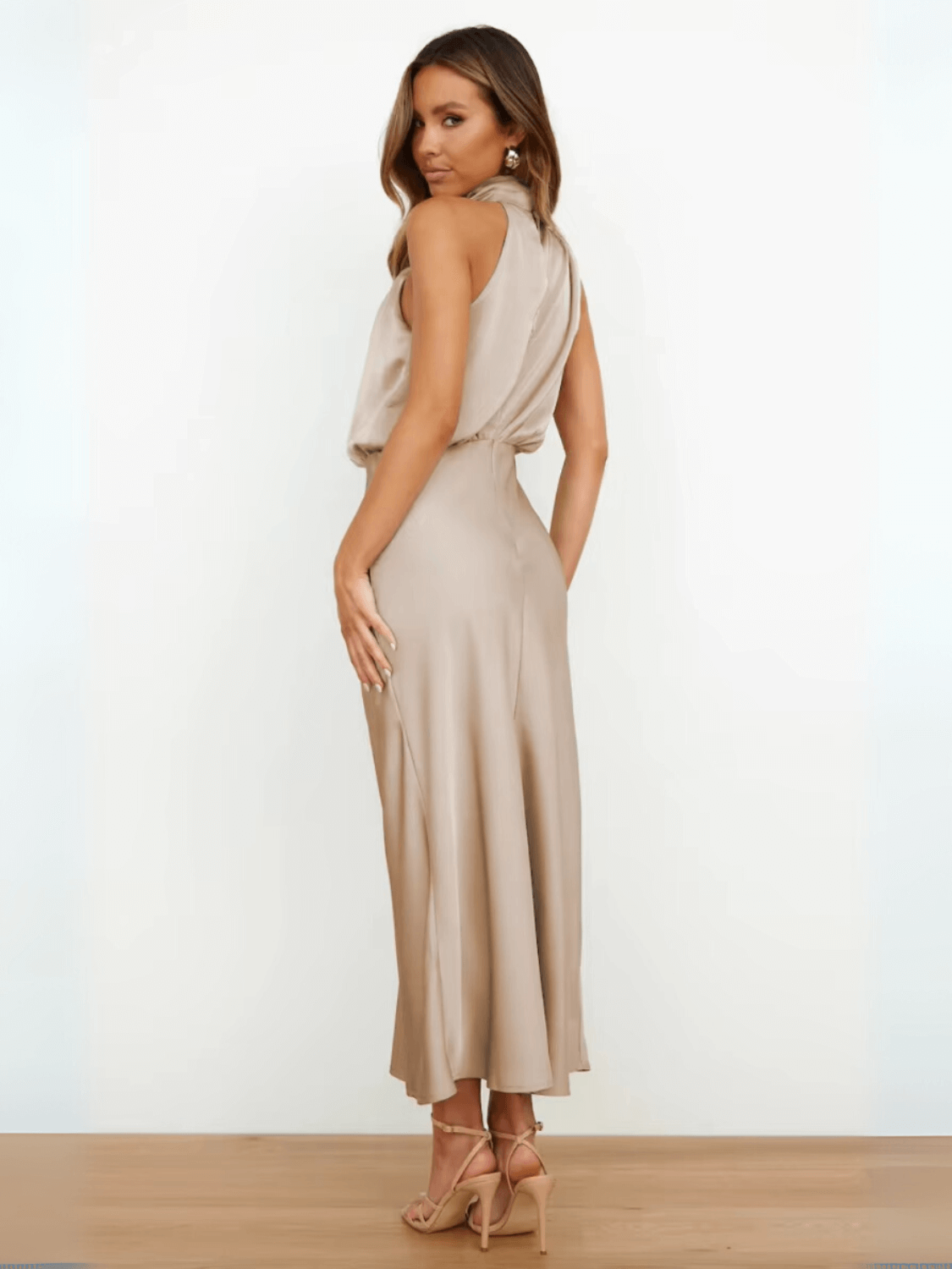 Vestido Midi Acetinado Acinturado com Gola Alta Drapeada Elegante – Rayca [FRETE FULL]