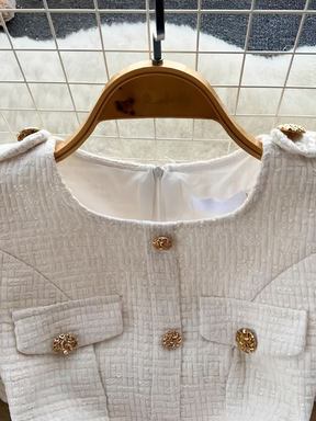 Vestido Curto em Tweed Estruturado Modelagem Evasê com Botões Dourados - Antonela