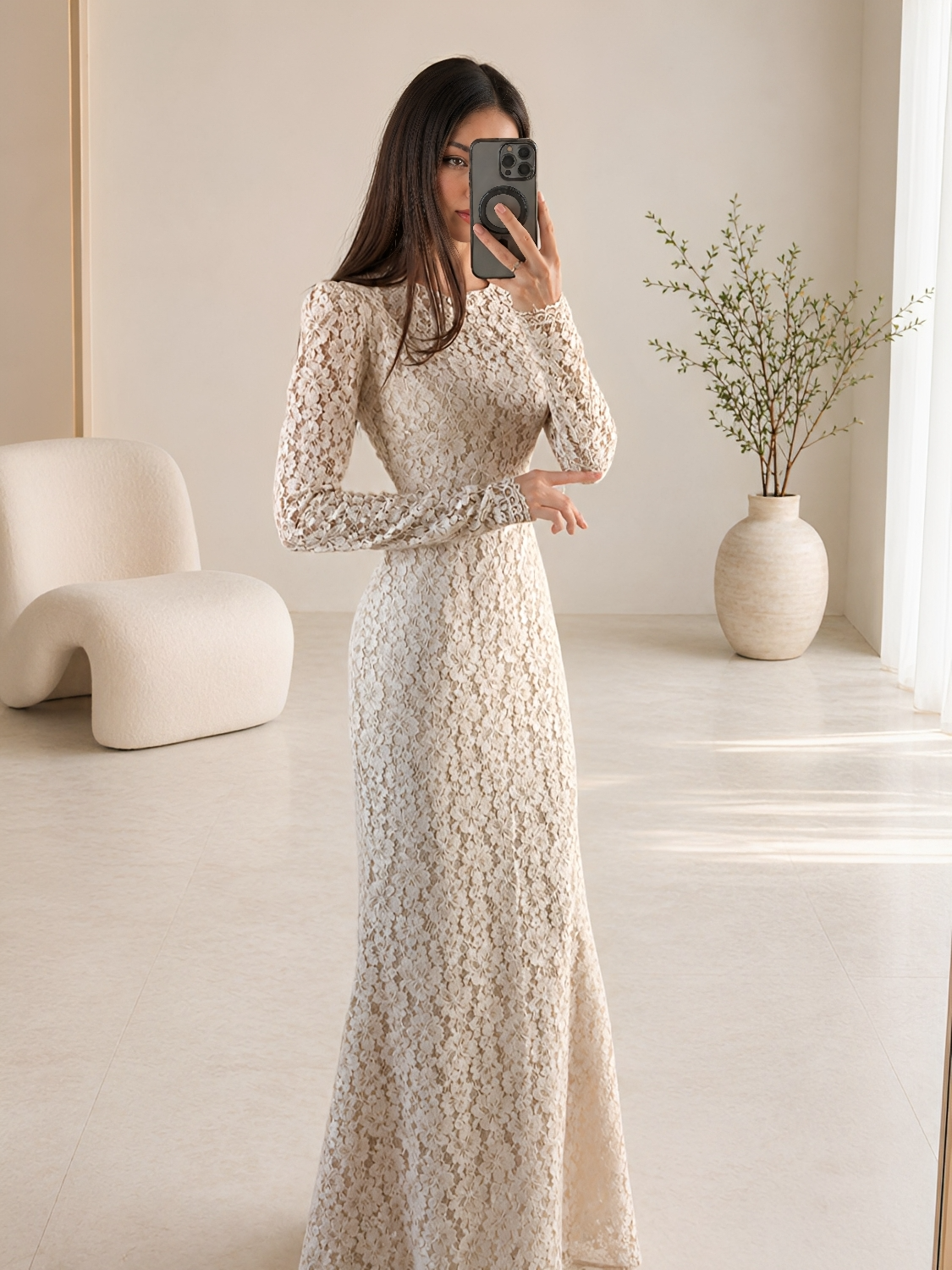 Vestido Longo em Renda Floral Modelagem Sereia com Mangas Longas - Samely