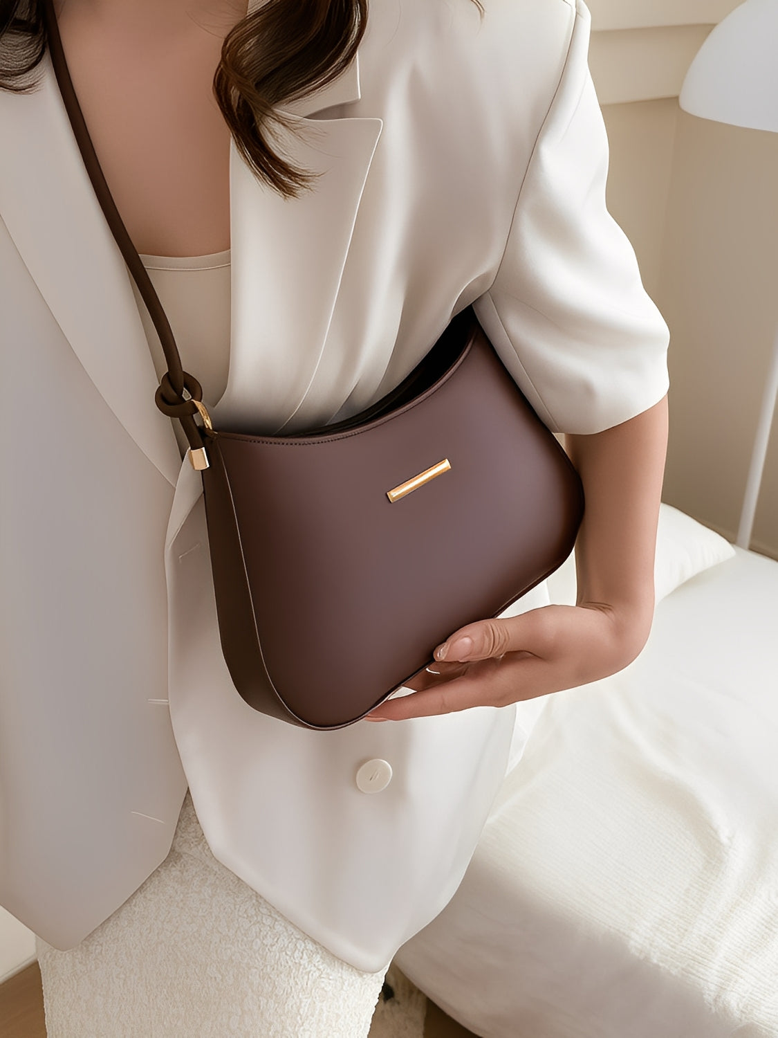 Bolsa Baguete Tiracolo em Couro PU e Alça Ajustável com Nó - Kaylee