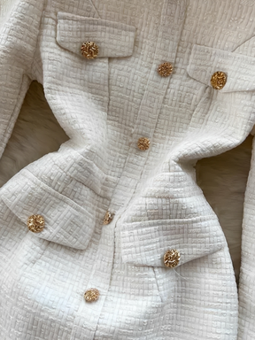 Vestido Curto em Tweed Estruturado Modelagem Evasê com Botões Dourados - Antonela