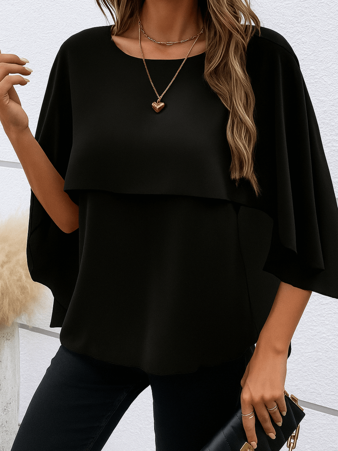 Blusa Feminina com Sobreposição Assimétrica Efeito Capa - Mallory