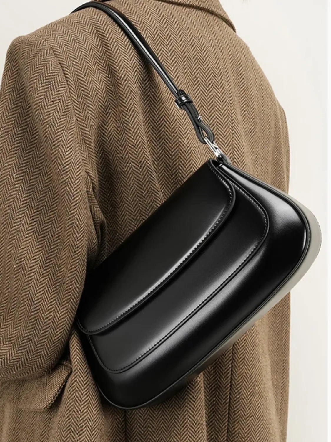 Bolsa Baguete Tiracolo em Couro Genuíno com Alça Ajustável – Briana
