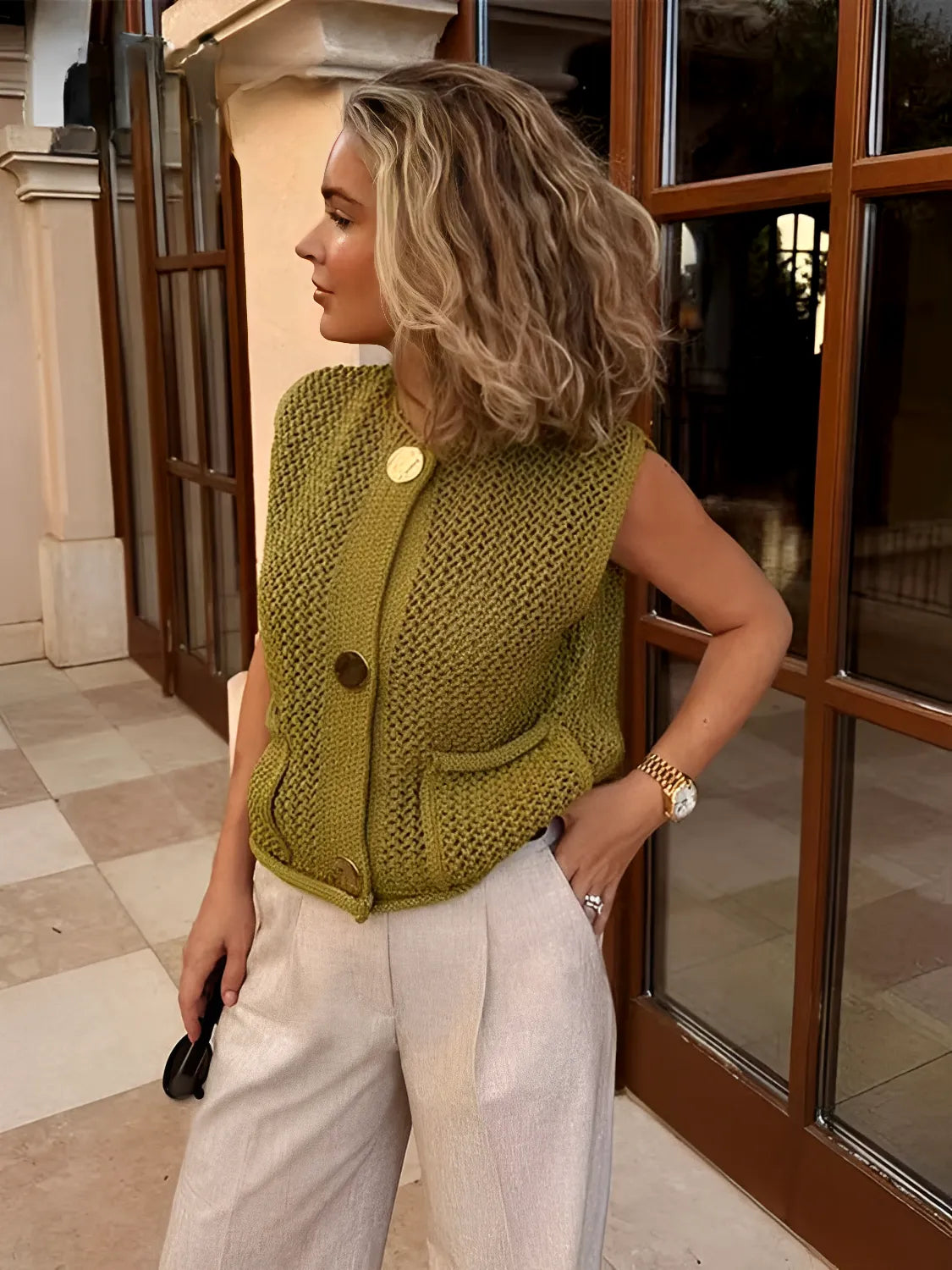Blusa em Tricô com Decote Canoa Botões Maxi e Bolsos - Ayla