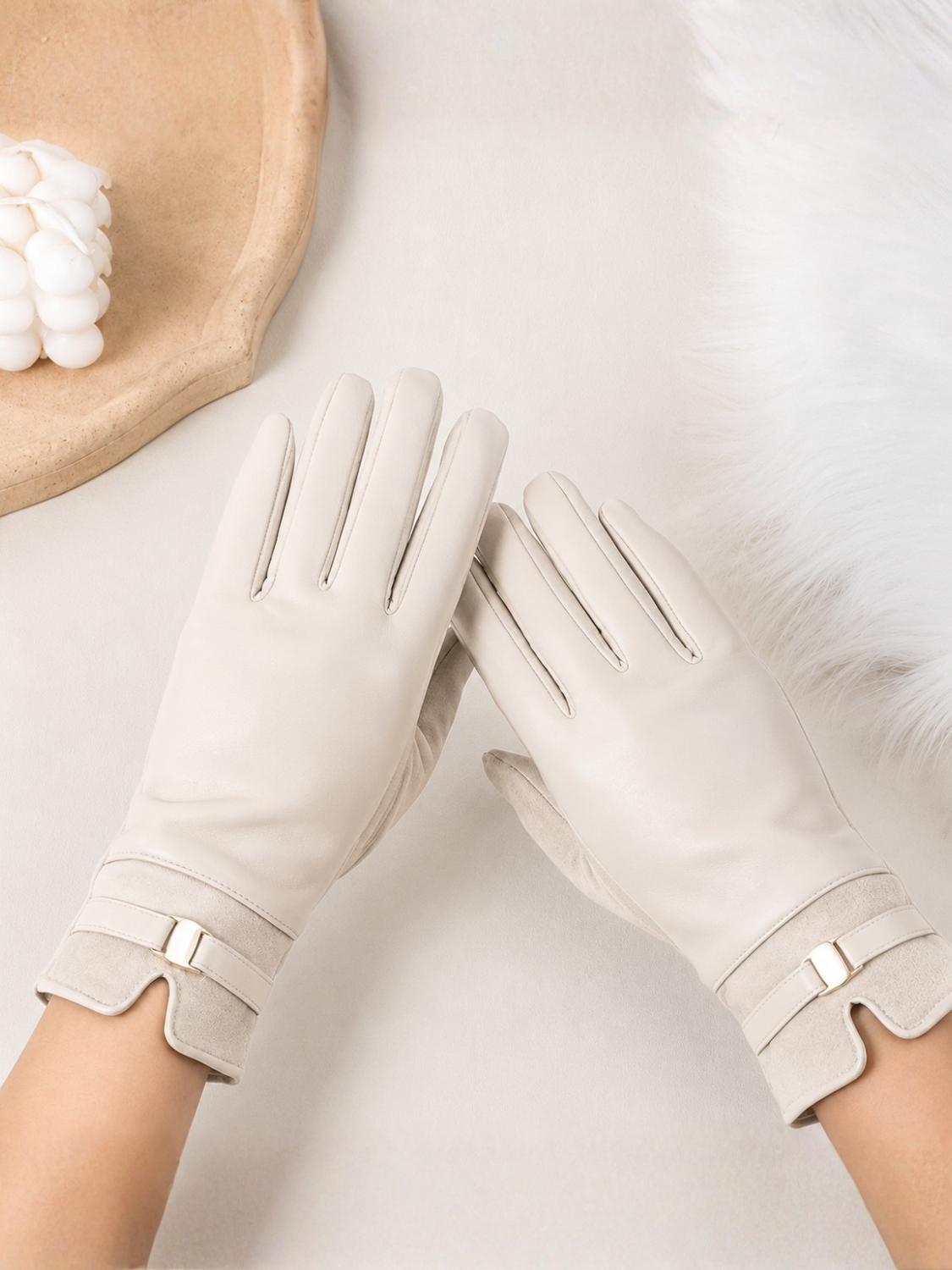Luva Touch em Couro PU e Suede com Fivela Dourada Elegante - Kimberly