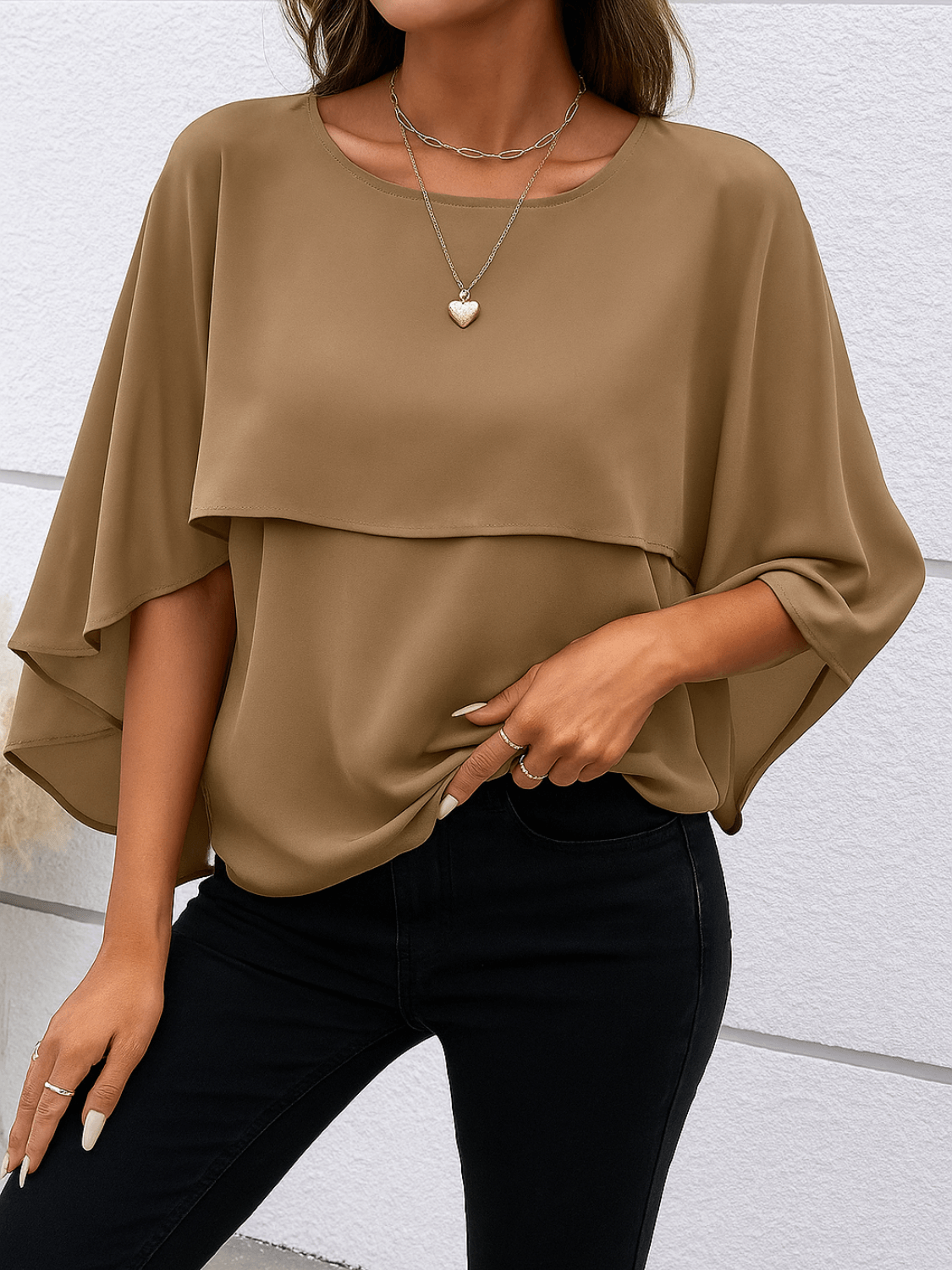 Blusa Feminina com Sobreposição Assimétrica Efeito Capa - Mallory