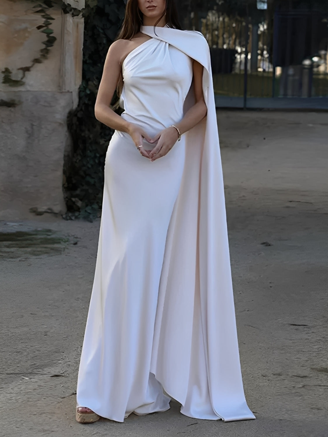 Vestido Longo Acetinado Halter com Capa Lateral e Costas Nuas - Serena [FRETE FULL]
