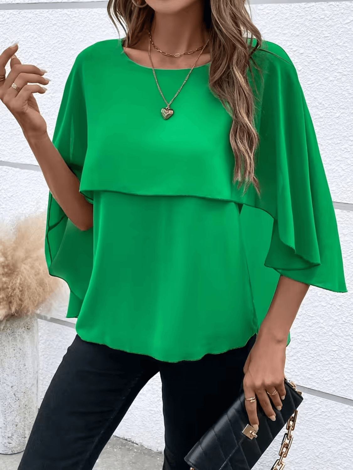 Blusa Feminina com Sobreposição Assimétrica Efeito Capa - Mallory