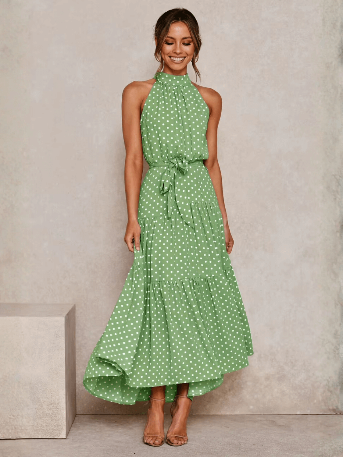 Vestido Midi em Poá Acinturado Decote Halter e Saia em Camadas – Andressa