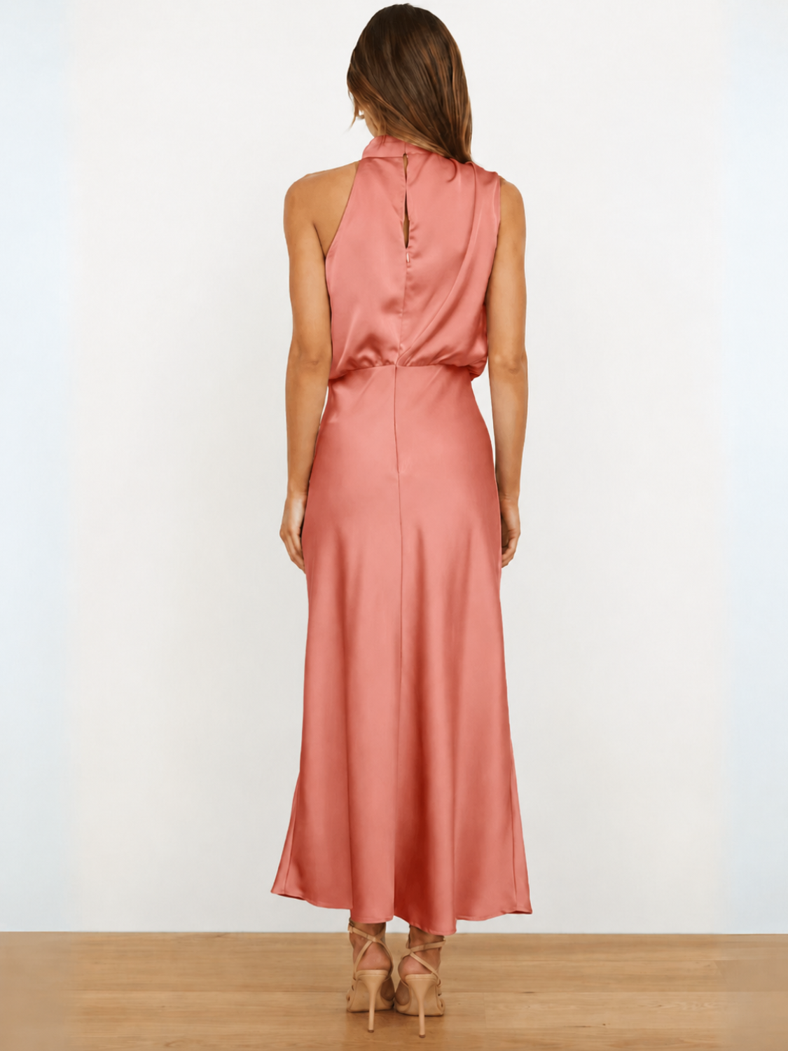 Vestido Midi Acetinado Acinturado com Gola Alta Drapeada Elegante – Rayca