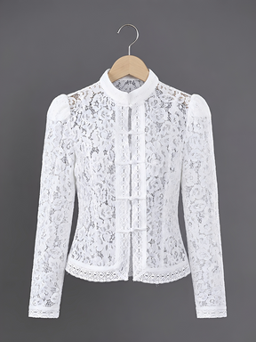 Blusa em Renda Vazada com Fechamento Oriental e Gola Estruturada - Mila
