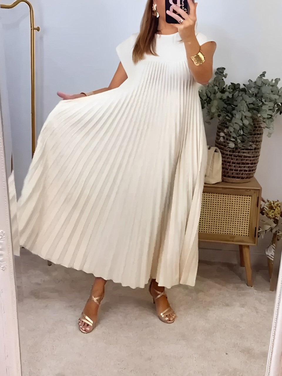 Vestido Longo Plissado Soltinho com Mangas Curtas e Decote – Diana