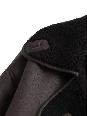 Casaco Oversized Peluciado em Couro PU e Bolsos - Giselle