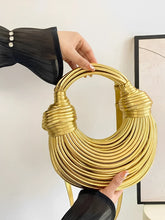 Bolsa Feminina Clutch de Mão com Detalhes em Cordas e Nós - Crada