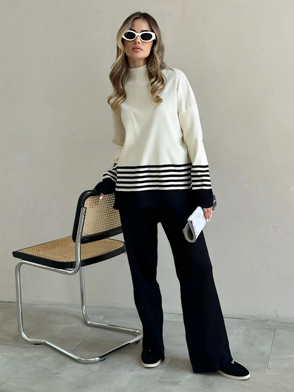 Conjunto com Suéter Listrado Gola Alta e Calça de Cós Elástico - July