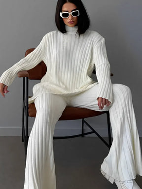 Conjunto de Tricô Canelado com Suéter Gola Alta e Calça Flare - Luna