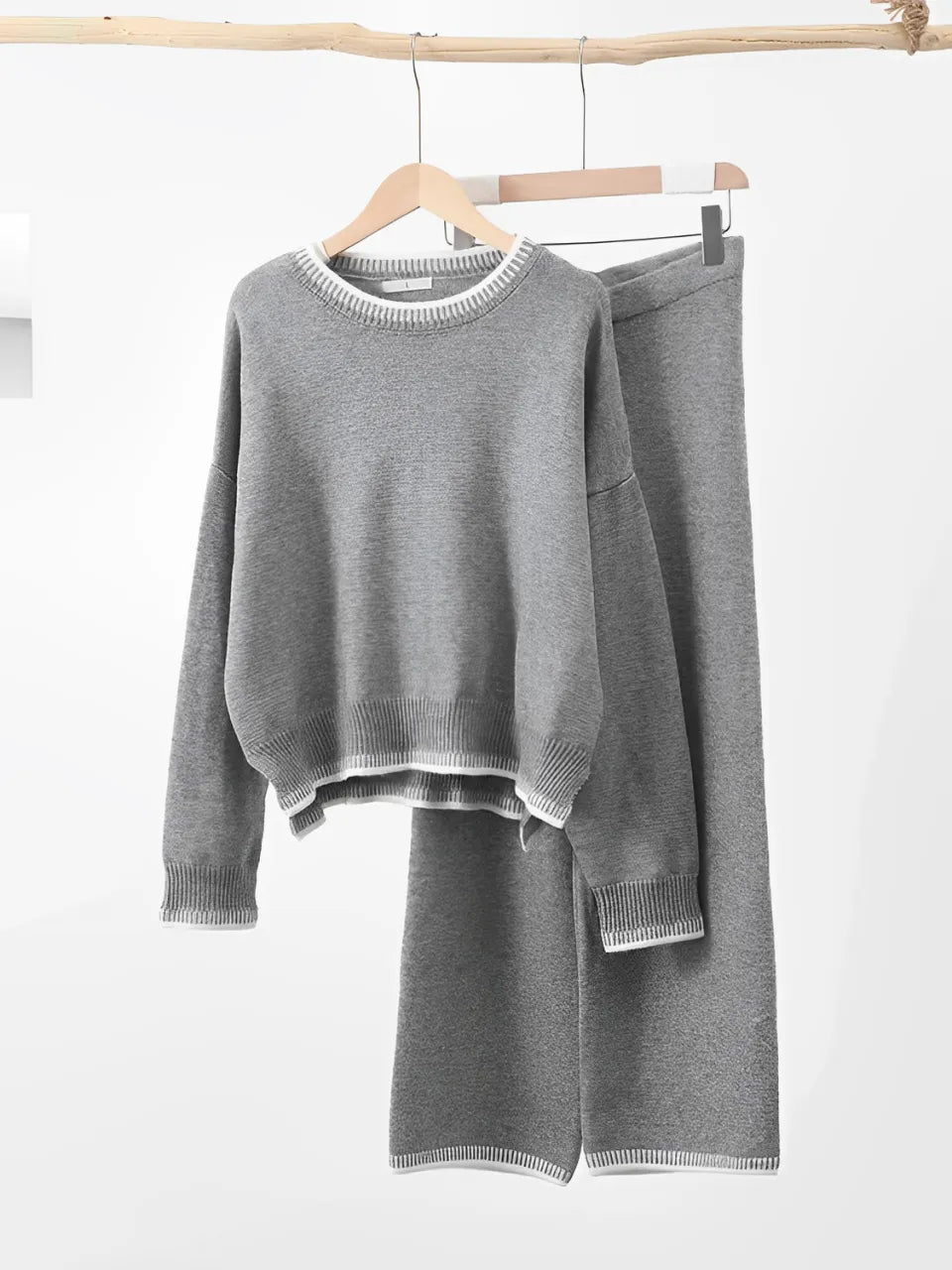 Conjunto Feminino com Suéter e Calça com Detalhes em Crochê – Íris