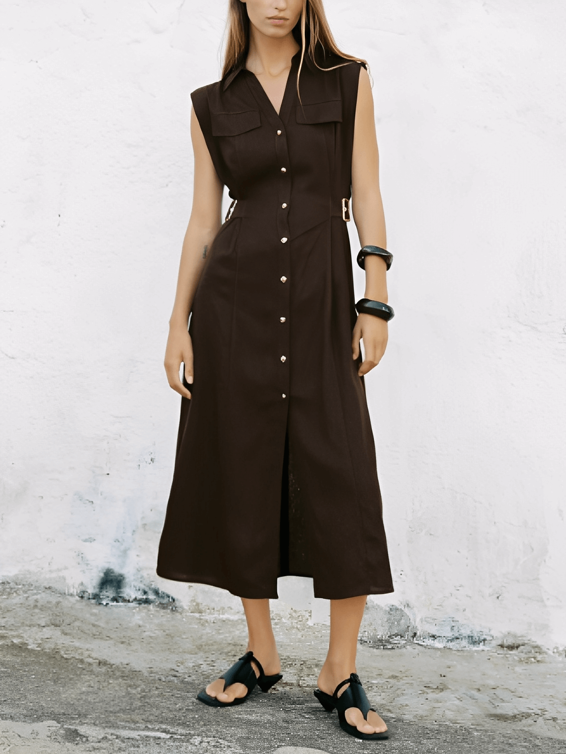 Vestido Midi Chemise Sem Mangas com Botões Dourados e Fivelas – Melina