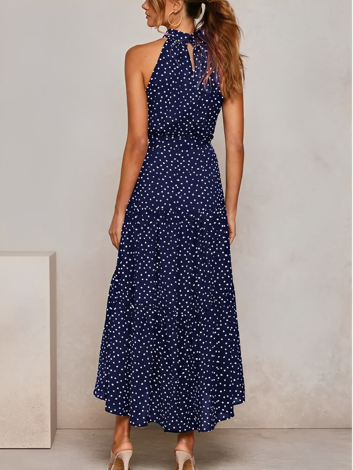 Vestido Midi em Poá Acinturado Decote Halter e Saia em Camadas – Andressa [FRETE FULL]