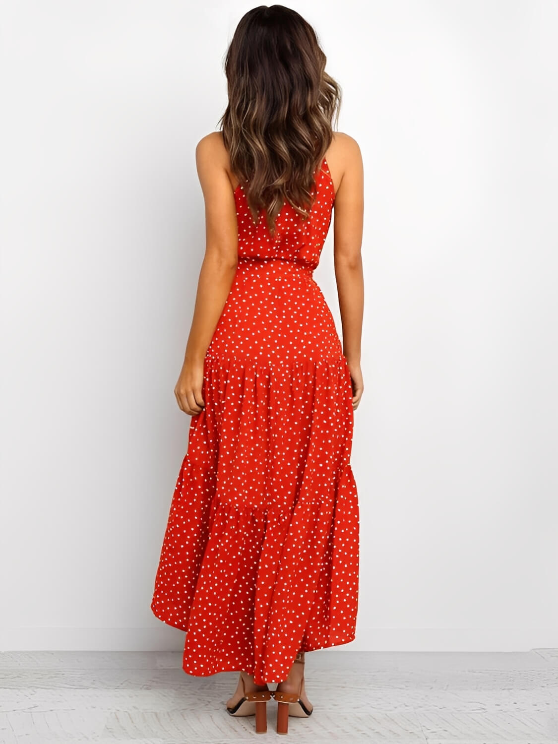 Vestido Midi em Poá Acinturado Decote Halter e Saia em Camadas – Andressa