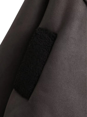 Casaco Oversized Peluciado em Couro PU e Bolsos - Giselle