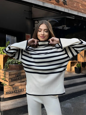 Conjunto de Tricô com Suéter de Gola Alta Listrado e Calça Leve - Tarcila