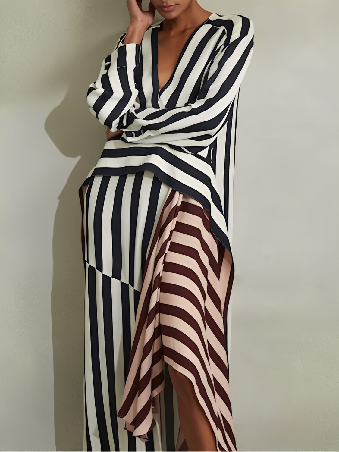 Vestido Mullet Listrado Manga Longa com Decote V Bicolor - Maris [FRETE FULL]