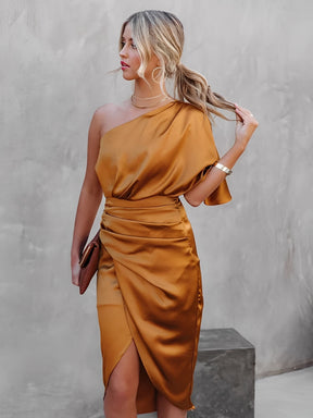Vestido Midi Acetinado Drapeado Assimétrico Ombro Manga Única  – Núbia