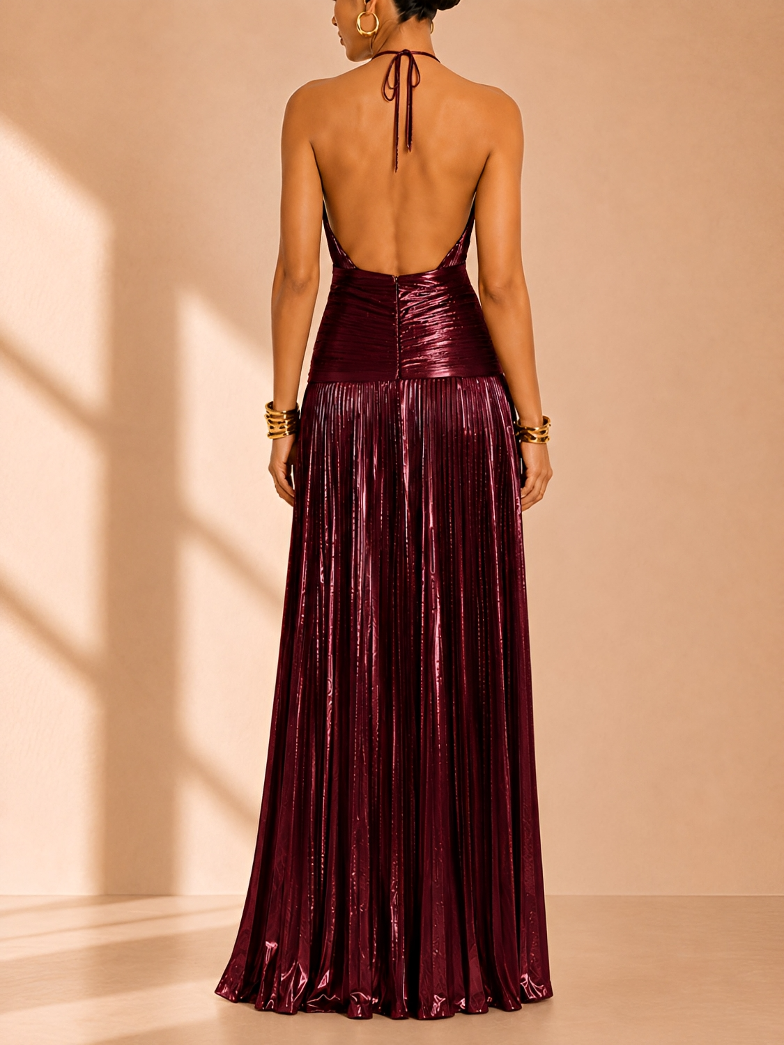 Vestido Longo Plissado Acetinado Decote Halter com Fenda Elegante - Noelia