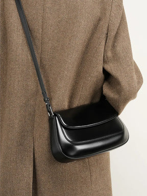 Bolsa Baguete Tiracolo em Couro Genuíno com Alça Ajustável – Briana