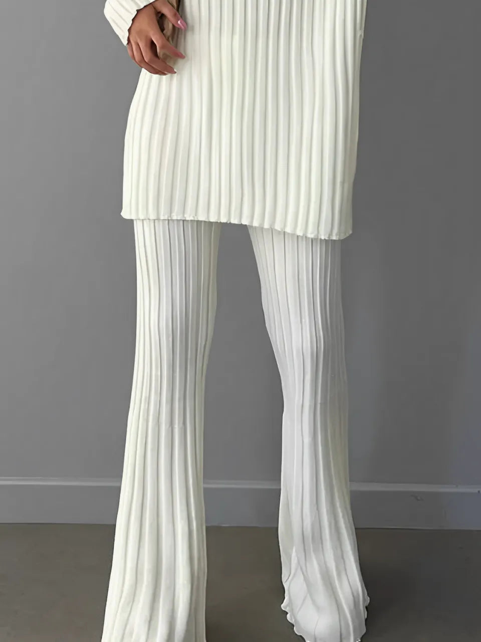 Conjunto de Tricô Canelado com Suéter Gola Alta e Calça Flare - Luna