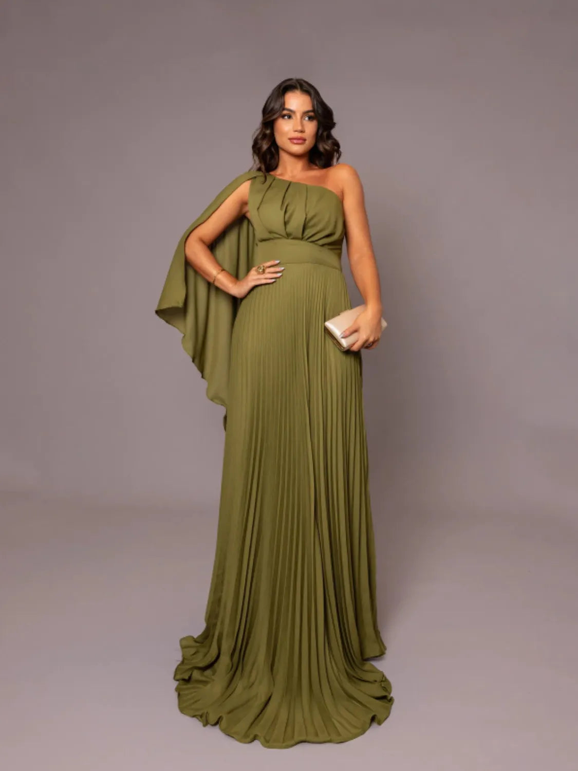 Vestido Longo de Festa com Capa no Ombro e Saia Plissada - Gabriella