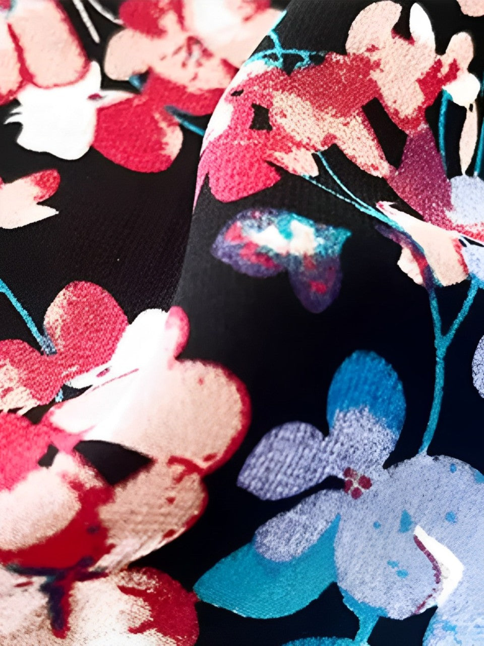 Vestido Midi Floral Fluido com Decote em V e Mangas Curtas – Salma [FRETE FULL]