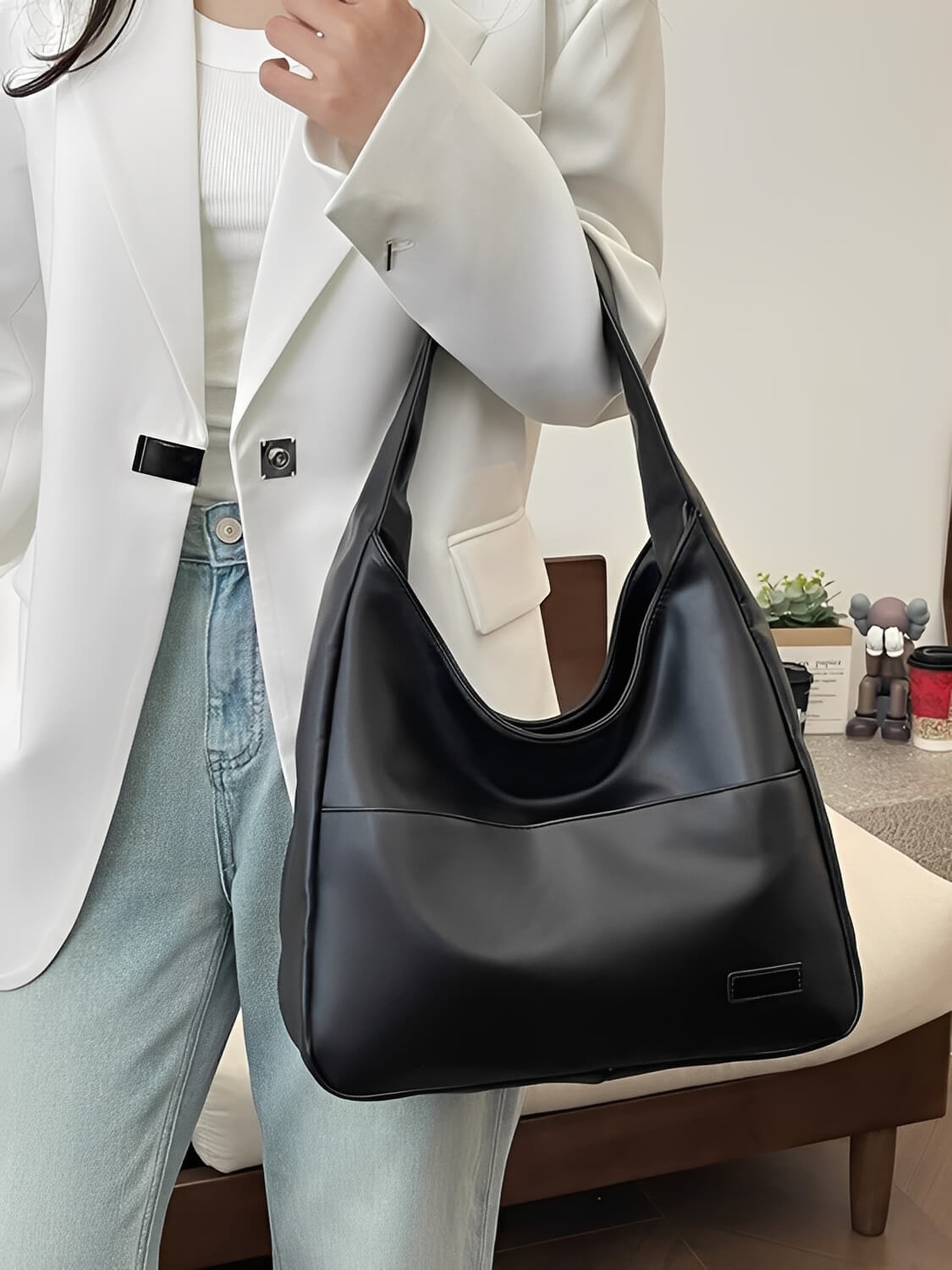 Bolsa de Ombro Vintage em Couro PU com Design Triangular Alongado -  Edwina