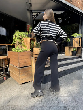 Conjunto de Tricô com Suéter de Gola Alta Listrado e Calça Leve - Tarcila
