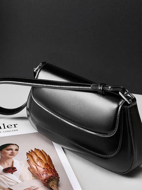 Bolsa Baguete Tiracolo em Couro Genuíno com Alça Ajustável – Briana