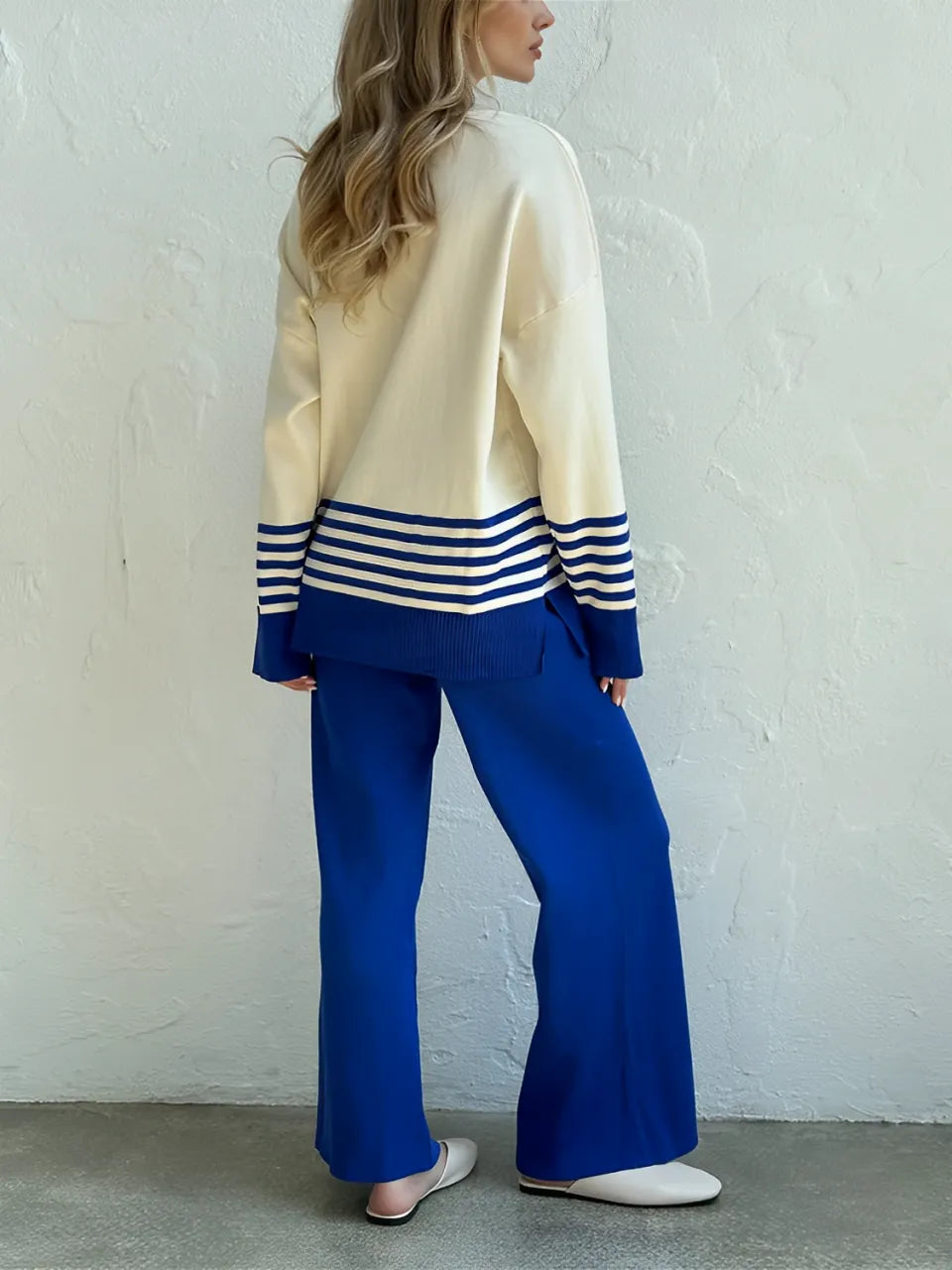Conjunto com Suéter Listrado Gola Alta e Calça de Cós Elástico - July