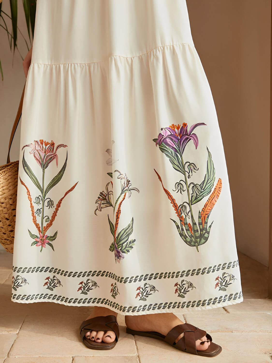 Vestido Longo Estampado com Alças Ajustáveis e Costas Abertas - Dahlia