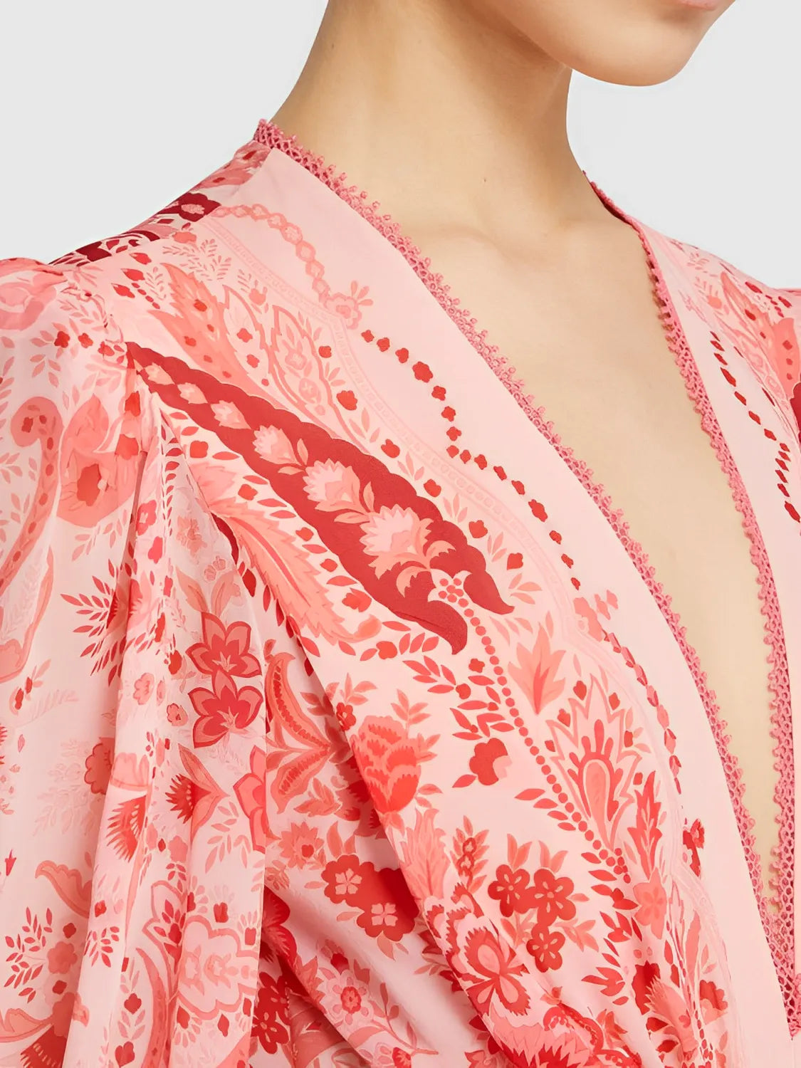 Vestido Longo Estampado Acinturado com Mangas Longas Elegantes – Clarisse