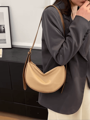 Bolsa Tiracolo Meia-Lua Couro PU Texturizado com Alça Ajustável - Roselyn
