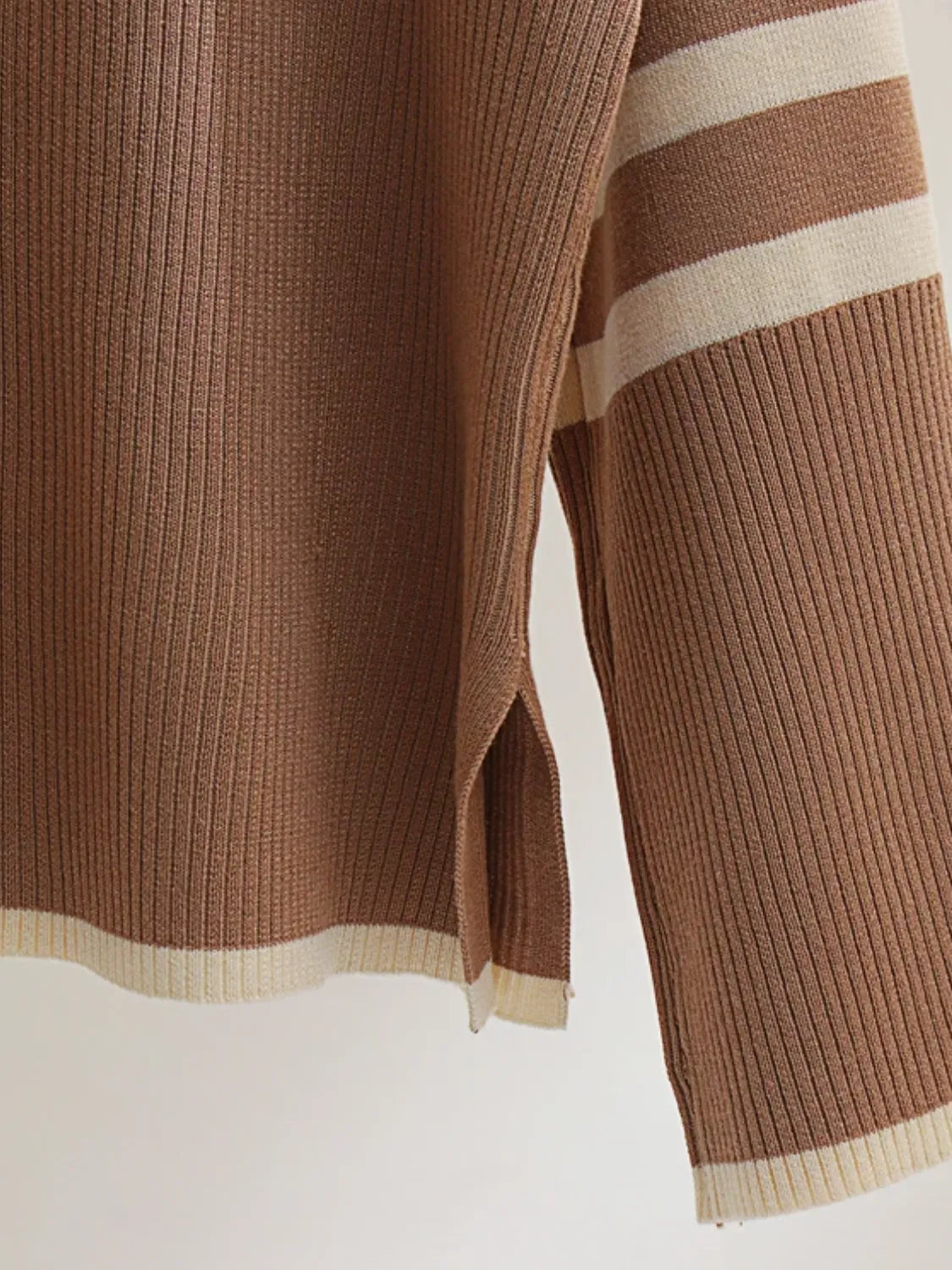 Conjunto de Tricô com Suéter de Gola Alta Listrado e Calça Leve - Tarcila