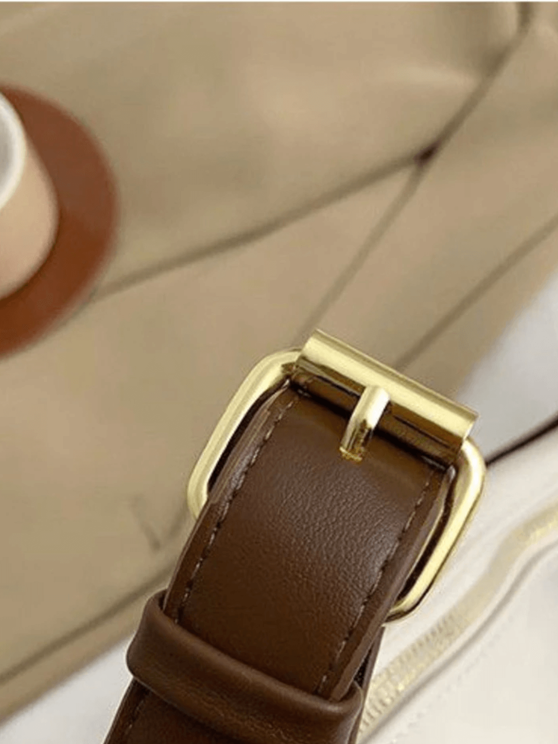 Bolsa Tiracolo Meia-Lua Couro PU Texturizado com Alça Ajustável - Roselyn