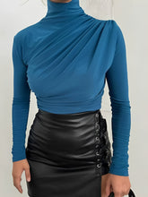 Blusa de Manga Longa com Gola Alta e Design Franzido Frontal – Layla