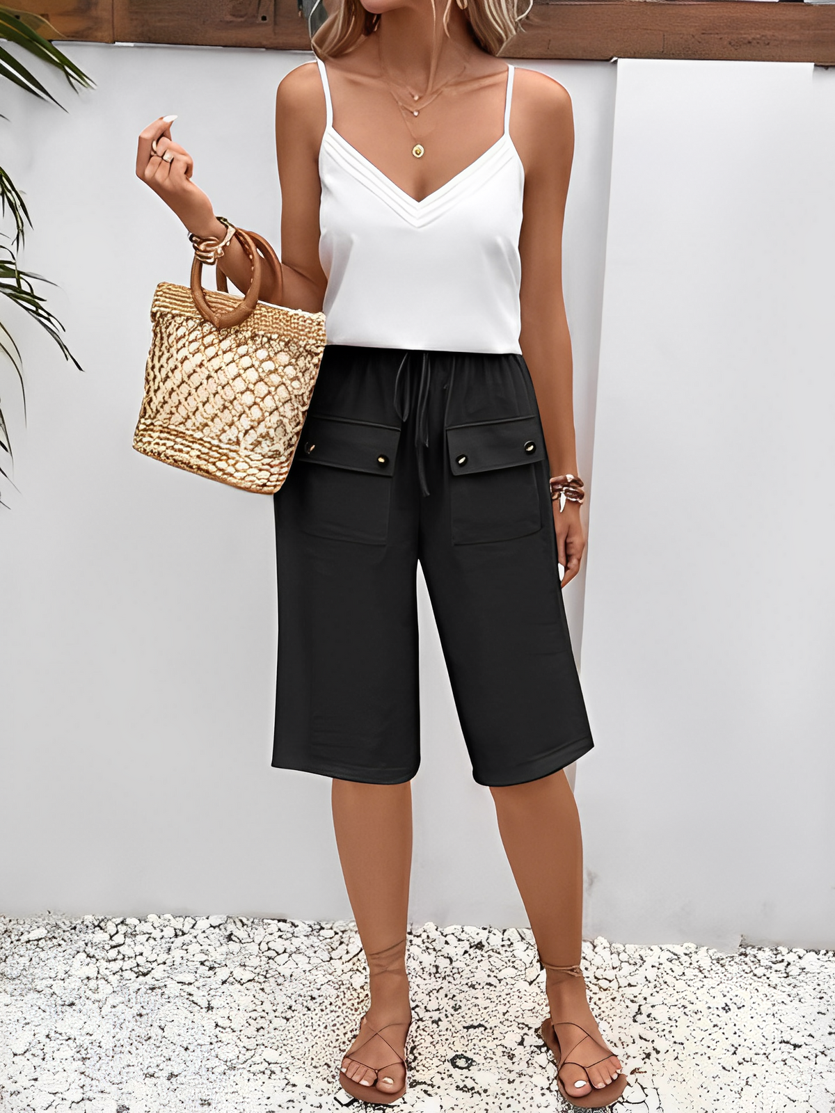Bermuda Feminina com Bolsos Cargo e Cintura Elástica - Kylie [FRETE FULL]