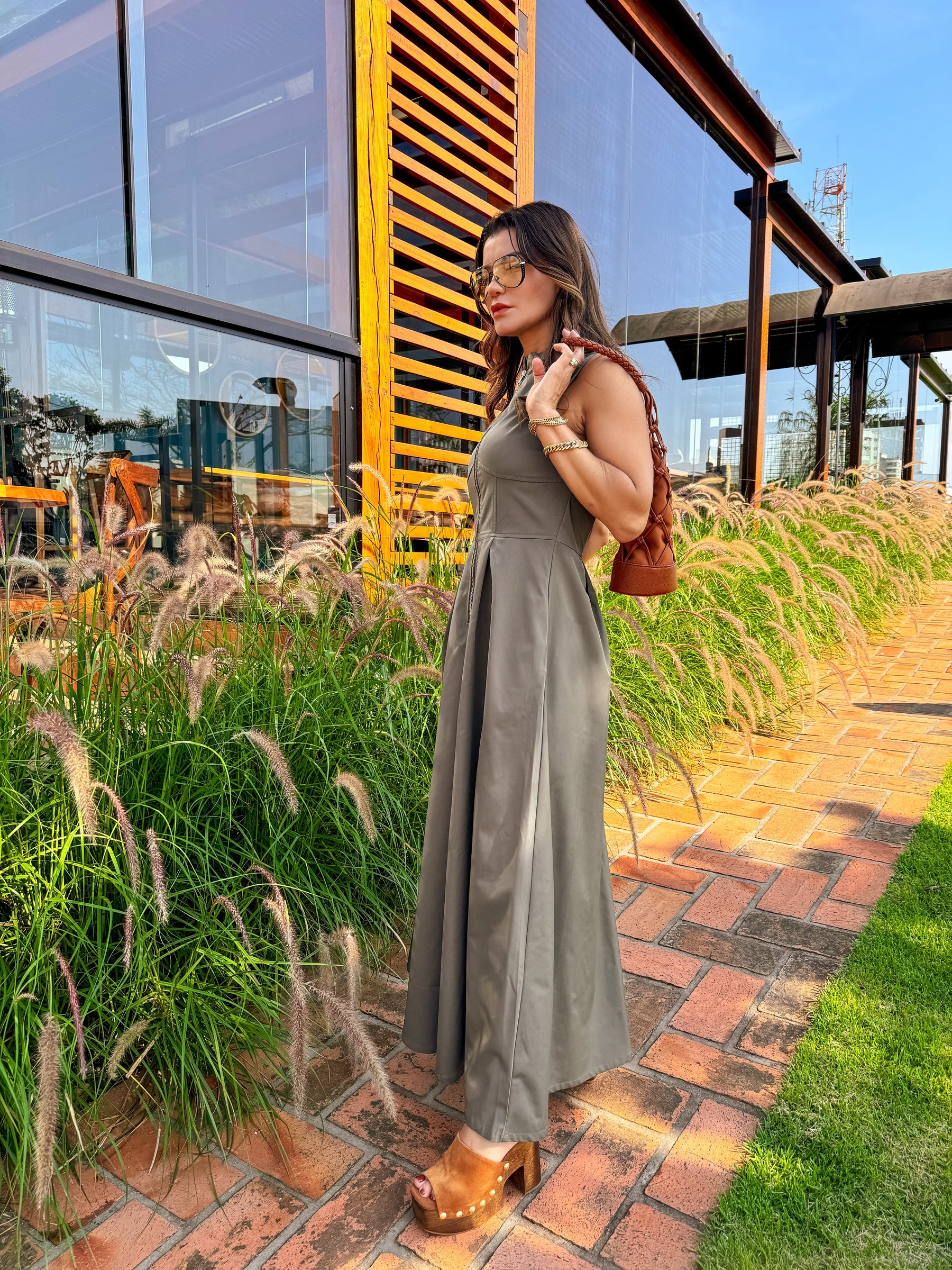 Vestido Longo com Zíper no Busto, Cintura Império e Bolsos – Liriel [FRETE FULL]