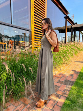 Vestido Longo com Zíper no Busto, Cintura Império e Bolsos – Liriel [FRETE FULL]