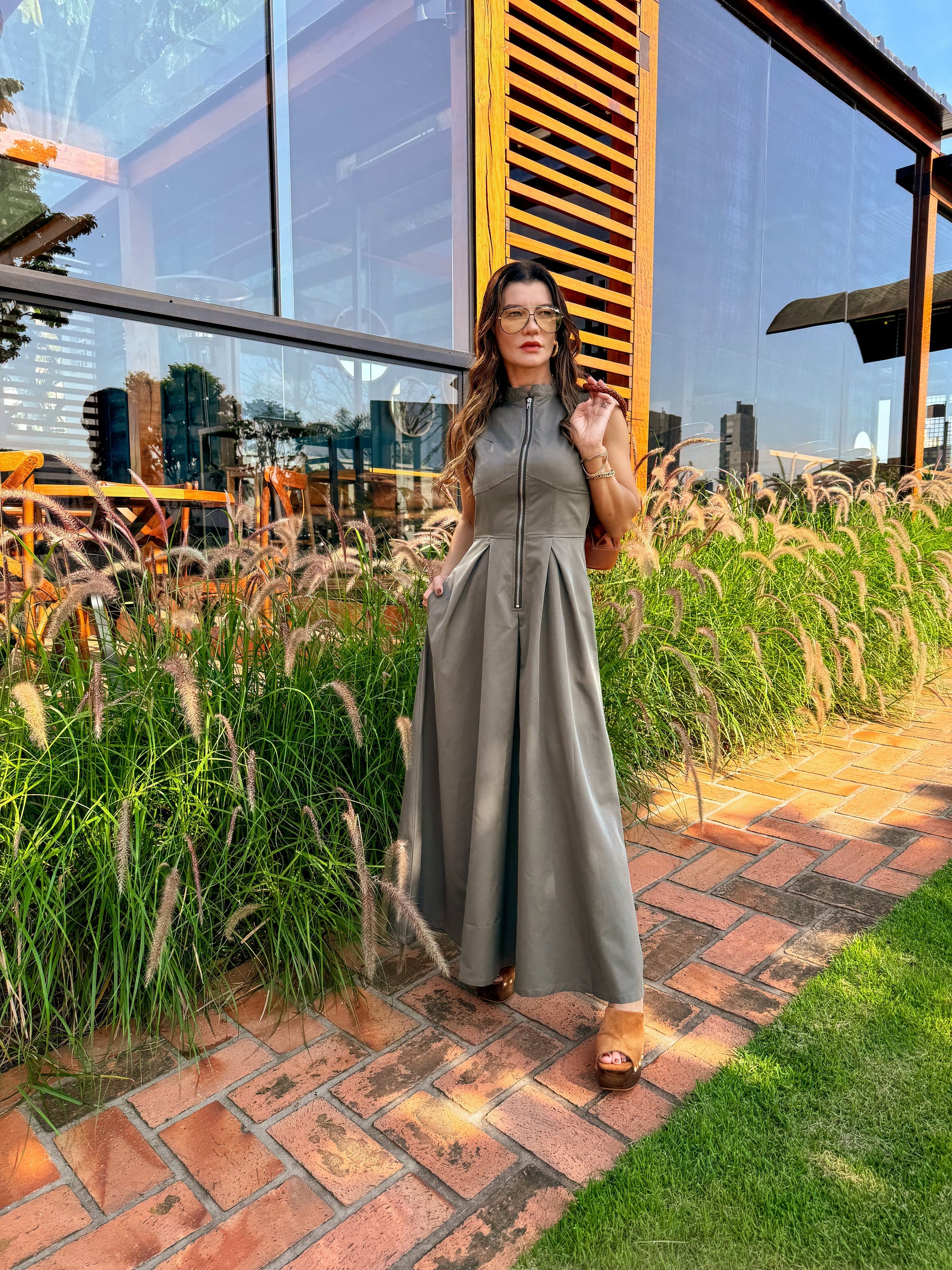 Vestido Longo com Zíper no Busto, Cintura Império e Bolsos – Liriel [FRETE FULL]