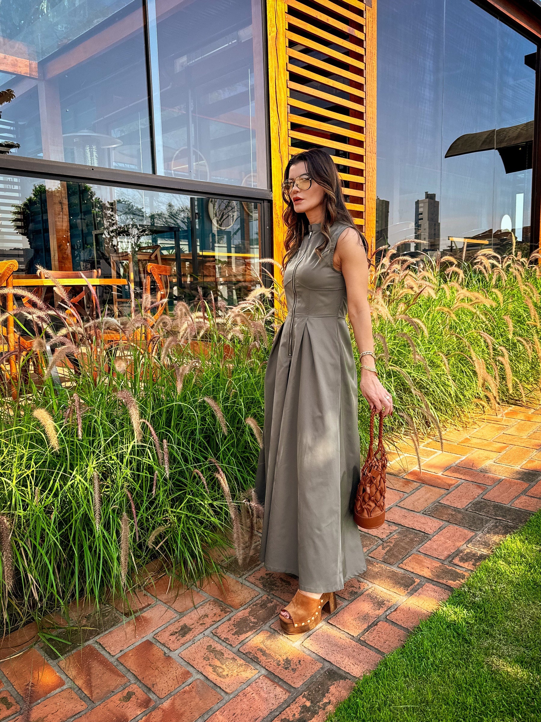 Vestido Longo com Zíper no Busto, Cintura Império e Bolsos – Liriel [FRETE FULL]