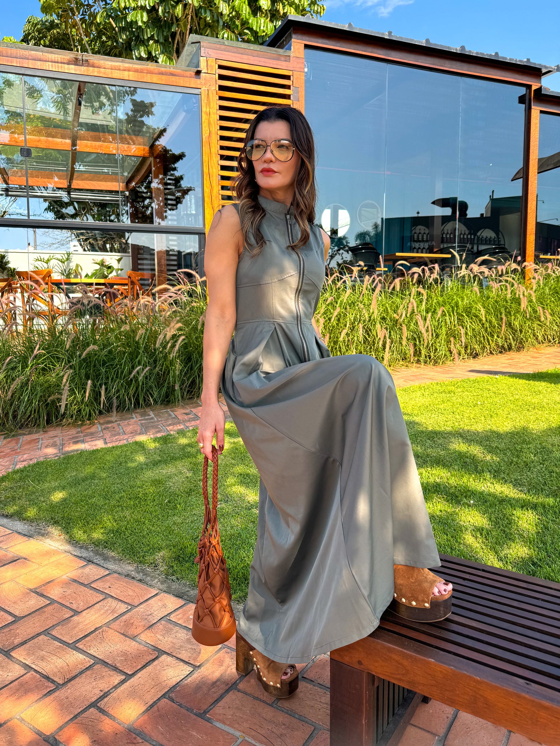 Vestido Longo com Zíper no Busto, Cintura Império e Bolsos – Liriel [FRETE FULL]